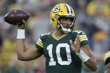 パッカーズQBラブが左手親指の手術へ、シーズン初戦には出場の見込み