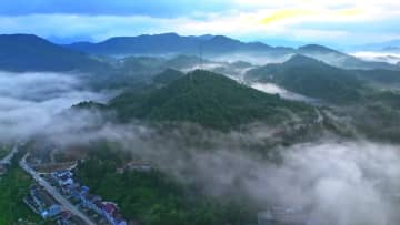 霧の中に広がる詩的な風景　中国安徽省安慶市