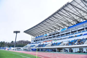 J1神戸｢10等身レースクイーン｣女神の“初めての町田”現地観戦ユニショットが話題！｢めちゃくちゃ可愛い過ぎ｣｢正体がバレなかったの？｣｢風邪引かんようにな｣の声