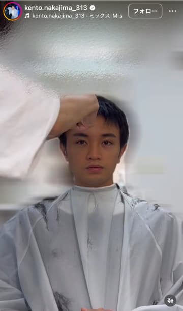 中島健人『アイドルが坊主にした日』と題し、4年前の『断髪式』を公開。「坊主でもかっこいいのずるい」と絶賛の嵐