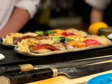 【神戸】高級店の味を千円台で⁈職人が目の前で握る感動の寿司ランチ！
