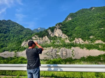 渡り鳥保護活動歴15年の「鳥のお父さん」　中国遼寧省