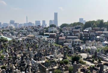 「墓じまい」が全国で急増、神奈川でも　「改葬」10年で2倍に、その背景は？