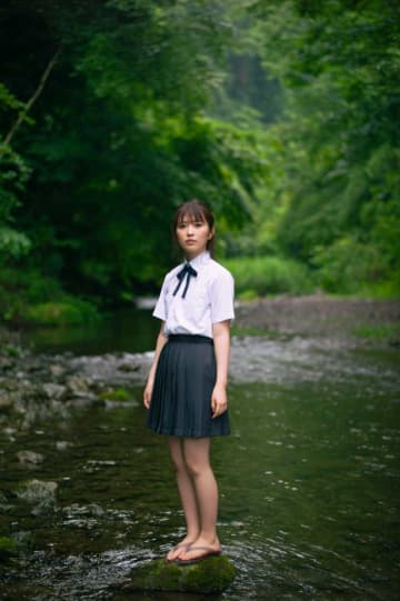 小川彩が「B.L.T.」最新号に登場♡透明感あふれる撮り下ろし