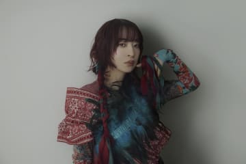 ヒグチアイ、6thアルバム発売決定。“独り言”三部作第二弾「わたしの代わり」MVも公開