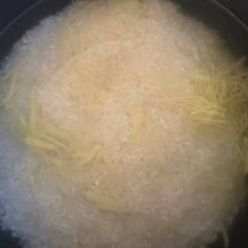 冷房と冷たい物で体が冷えているから、中から温める＜生姜ご飯＞おすすめです！