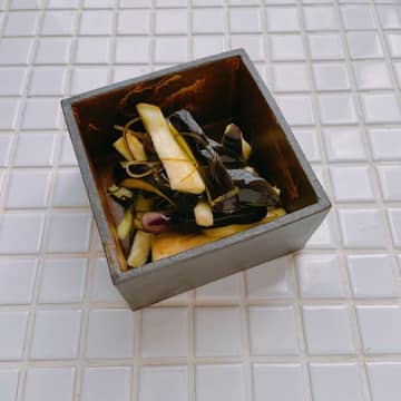 ポリ袋で漬けるだけ！ご飯がすすむ『茄子の浅漬け』の作り置きレシピ
