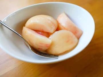 パティシエ直伝！桃の皮がスルッとむける簡単テク。見た目もキレイ♡