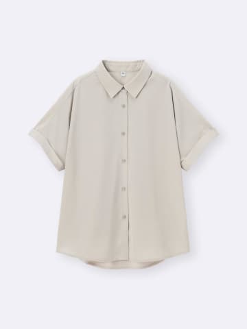 白より茶より“この色”！【GU】990円で高見え♡「上品ベージュシャツ」