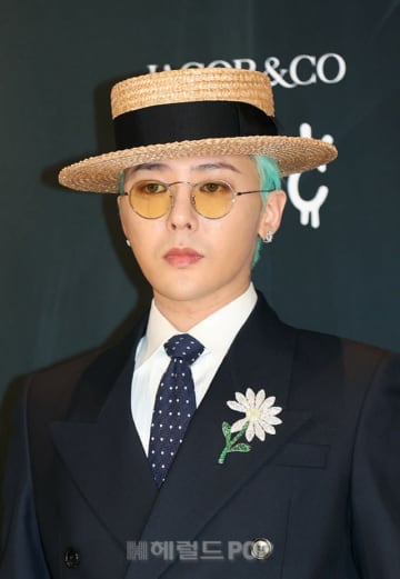 香港公演中にG-DRAGON（BIGBANG）が客席から顔を背ける…ファンも怒ったLEDプラカードの内容