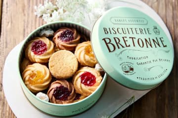 ビスキュイテリエ ブルトンヌ"まるでブーケ”なまん丸クッキー缶やオレンジ×アールグレイの紅茶缶など