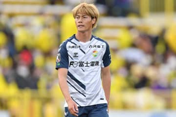 26歳DFが個人昇格「待望の人材」　試合翌日の吉報にファン歓喜「的確すぎる」「びっくり」