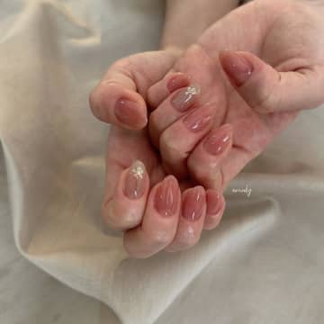 さりげなくて、かわいい♡【40・50代】に似合う「フラワーネイル」