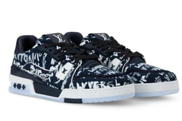 ルイ・ヴィトン×NIGO「LV トレイナー スニーカー」、”手描き風LVロゴ”のデニムアッパーで