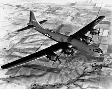【戦後80年】都内の畑に埋まったタイヤは爆撃機「B-29」の物だった。乗組員の1人は「残虐行為」で死亡