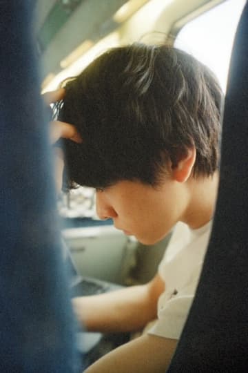 黒沼英之、新曲「ねつ」のMVを公開。監督はアーティストの花代