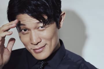 「少なくとも仕事中は言わない」鈴木亮平が猛暑を乗り切るために自分に課したルールとは？