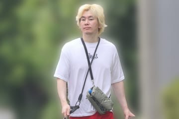 カズレーザー　新妻・二階堂ふみの保護犬との早朝散歩を目撃！電撃婚カップルの二拠点生活