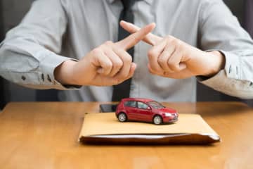 沖縄旅行で「マイナ免許証」でレンタカーを借りようとしたら、まさかの“拒否”!?「従来の免許証と同じと聞いてたのに…」知らないと危険な“マイナ免許証の落とし穴”とは