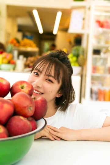藤﨑ゆみあ、ファースト写真集がついに発売！ギリシャの絶景も収めた一冊