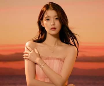 IU（アイユー）、魔法のようなビジュアル…まるでプリンセス