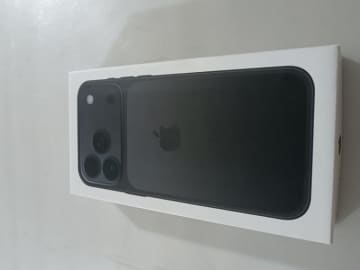 要注意！ iPhone 17 ProそっくりのAndroidフェイク品が流通か