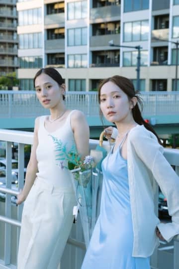 SakurakoとMayuriからなる2人組音楽ユニットiiyu。新章の幕開けを告げる、2ndミニアルバム『Next Flight』を8月27日（水）にリリース