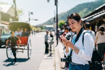 旅行中に“ギガ不足”…「y.u mobile」なら無期限ギガの永久繰り越し＆格安チャージだから安心！