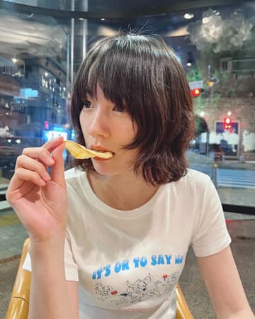 のん、ポテチ片手にラフな感じのイメチェン姿「可愛い」