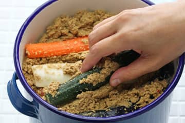 ぬか床は腐るとどうなる？放置は危険！見分け方と腐らせないコツを解説