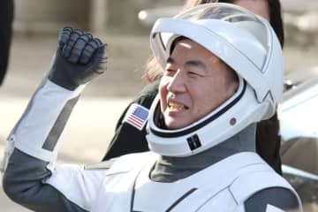 「感無量です！」JAXA宇宙飛行士・油井亀美也が映した珍しい月の光景→「神秘的」「とても神々しい」と感動の声