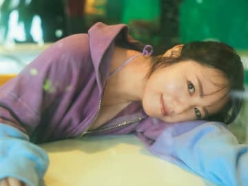 磯山さやか『デビュー25周年写真集』豪華版発売へ　アクスタやサイン入りフォトカードなど5つの付録