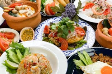 アジアングルメや雑貨がずらり！くずは夜市が今年も樟葉駅前で開催へ