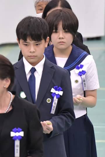 東京大空襲、自分ごととして…高祖母が犠牲、姉弟が全国戦没者追悼式で献花