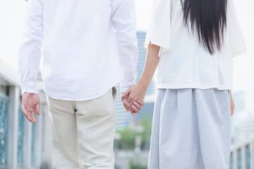 宮本百合子の『夜の若葉』あらすじ紹介。従兄妹の間に生まれる微妙な感情、運命のいたずらとは？