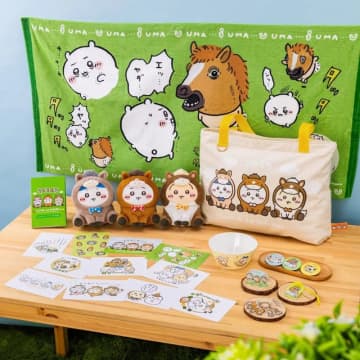 「ちいかわ ハッピーバッグ2026（午年）」受注締切迫る！馬になったぬいぐるみや、ユニークな絵柄のポストカードブックなど計9アイテムがセットに