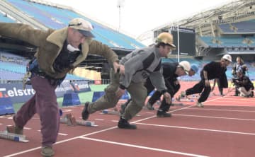 ＜あのころ＞作業スタッフがよーいドン　25年前の8月16日