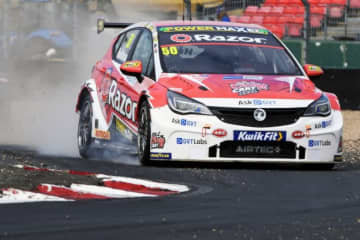 PMRが悲運の本拠地火災に。次戦ノックヒルではレンタル契約車両のクプラ・レオンBTCCを投入へ