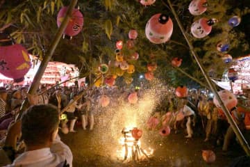 かがり火消して、舞うちょうちん　那珂で大助祭　茨城