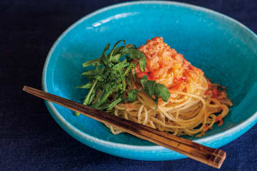 凍らせたトマトで夏らしい一品「たらこのトマトシャーベットパスタ」