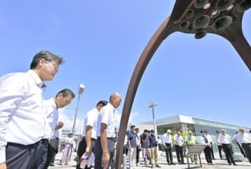 終戦80年　日立　犠牲者に黙とう　平和願い集会と行進　茨城