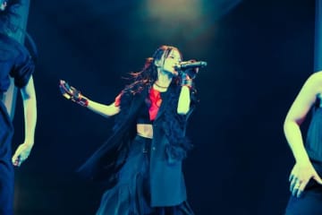 鞘師里保、全身全霊で魅せた〈Too much!〉東京公演ライヴ・レポート