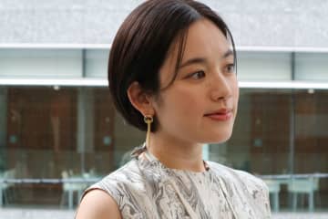 筧美和子 フランス旅をキャミワンピで大満喫！自然あふれるマルシェや街並みなど優雅なおしゃれショット連発に「映えてます！」