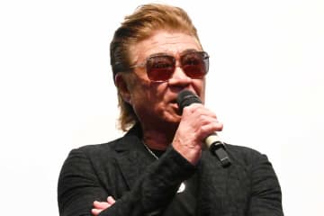 小沢仁志、舞台挨拶で後輩俳優を何度も注意「あぶねーぞ」　やり取りに会場は爆笑