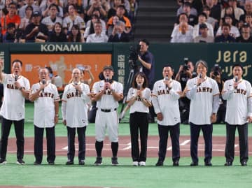 長嶋茂雄さんの追悼試合に豪華メンバー集結。松井秀喜もセレモニアルピッチで投げた