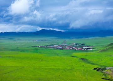 ジャルート草原に広がるみずみずしい風景　中国内モンゴル自治区