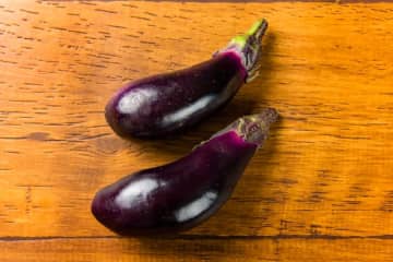 【なすがさっぱりウマすぎる】電子レンジで簡単！暑い日にぴったりの「冷やしなす」レシピ。なすの保存テクも紹介