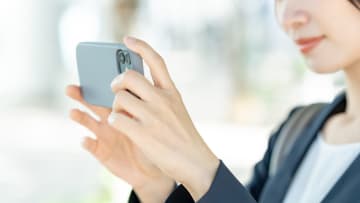 SNSに子どもの写真を投稿するリスク4選　乳幼児でも油断ならない理由