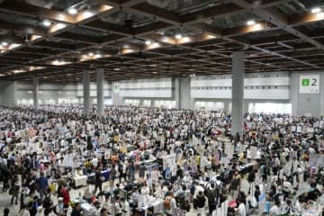 夏のコミケ、東棟の改修工事受け導線変更も初日は「大きな事故なく」コスプレは庭園が復活 #C106