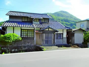 五右衛門風呂のある古民家が80万円！小さな庭で菜園も【岡山県備前市】関西圏にアクセスしやすい海辺のまち｜のびのびした子育て環境も魅力
